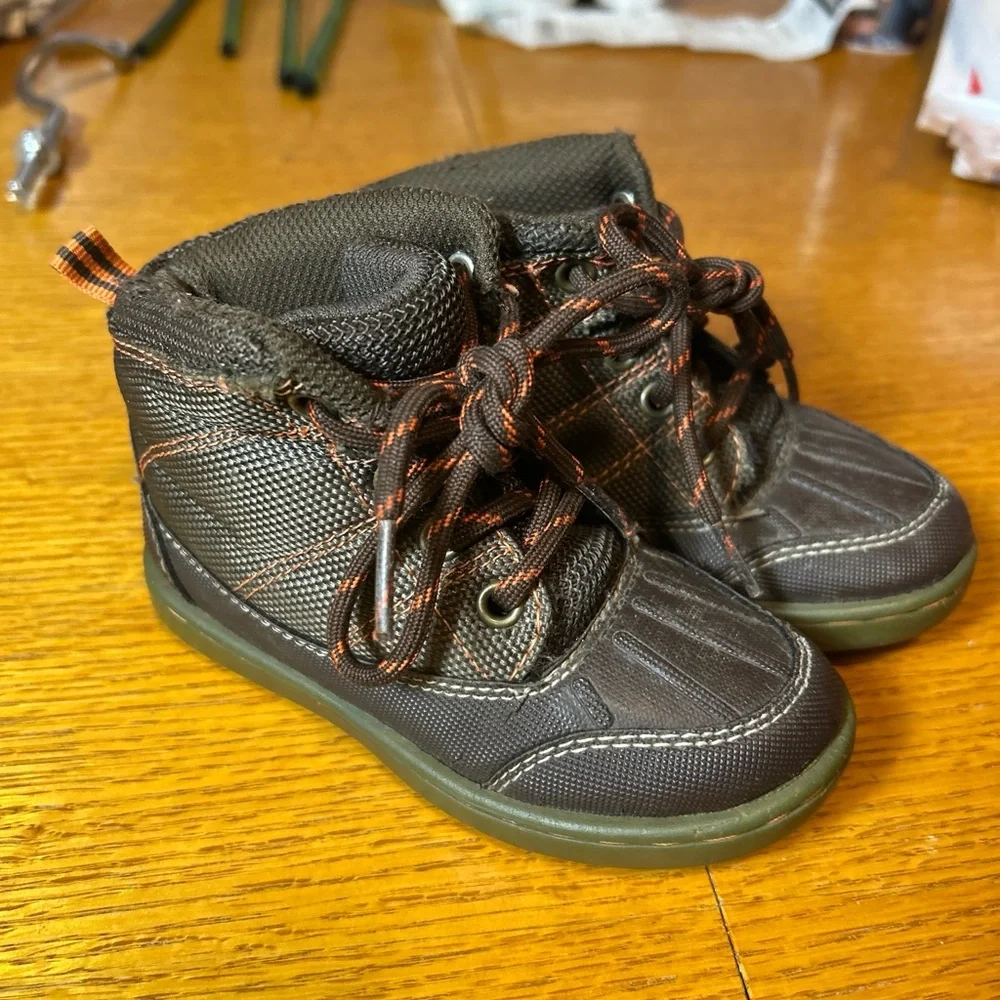OshKosh Bgosh Boys Toddler Brown Boots size 8M orange accent hiking snow